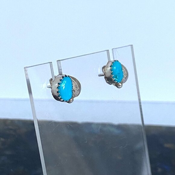 VTG Sterling Silver 925 Dainty Southwest Style Oval Turquoise Leaf Stud Earrings - Picture 12 of 16
